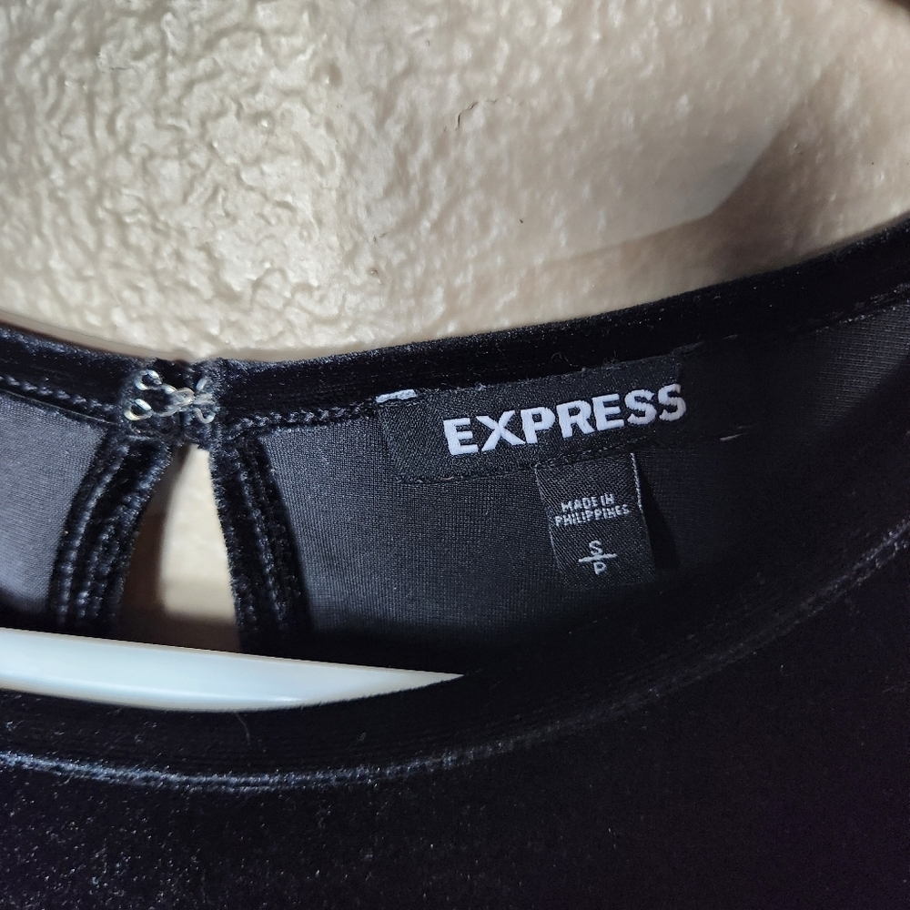 Express Womens |S| Black Velvet Short Sleeve Puff Shoulder Keyhole Back Top - Picture 2 of 6